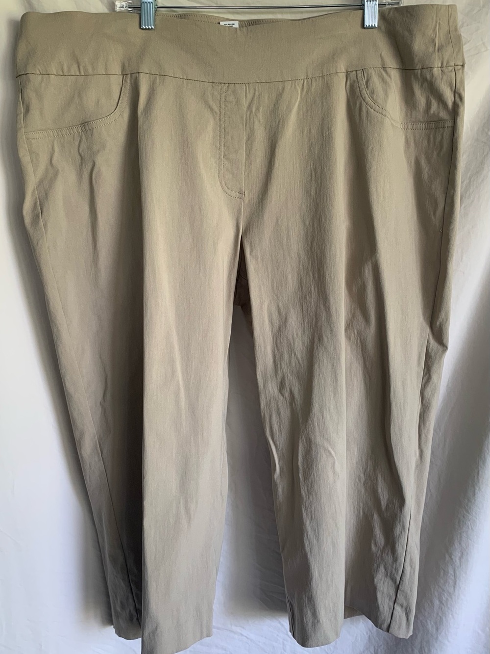 Ruby Rd. Woman tan pull-on cropped pants